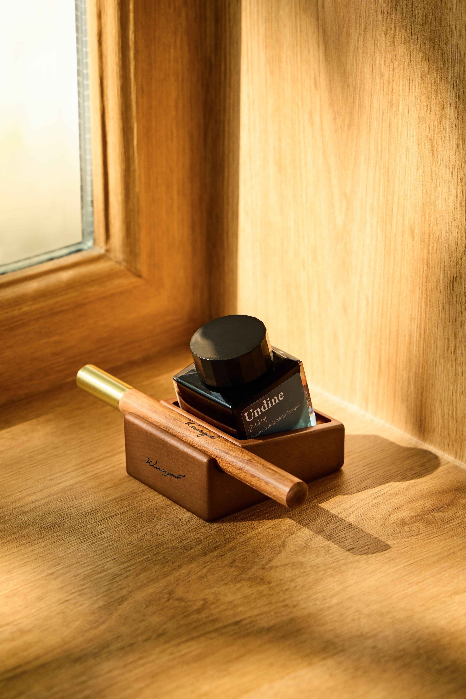 Wearingeul Ink & Pen Rest