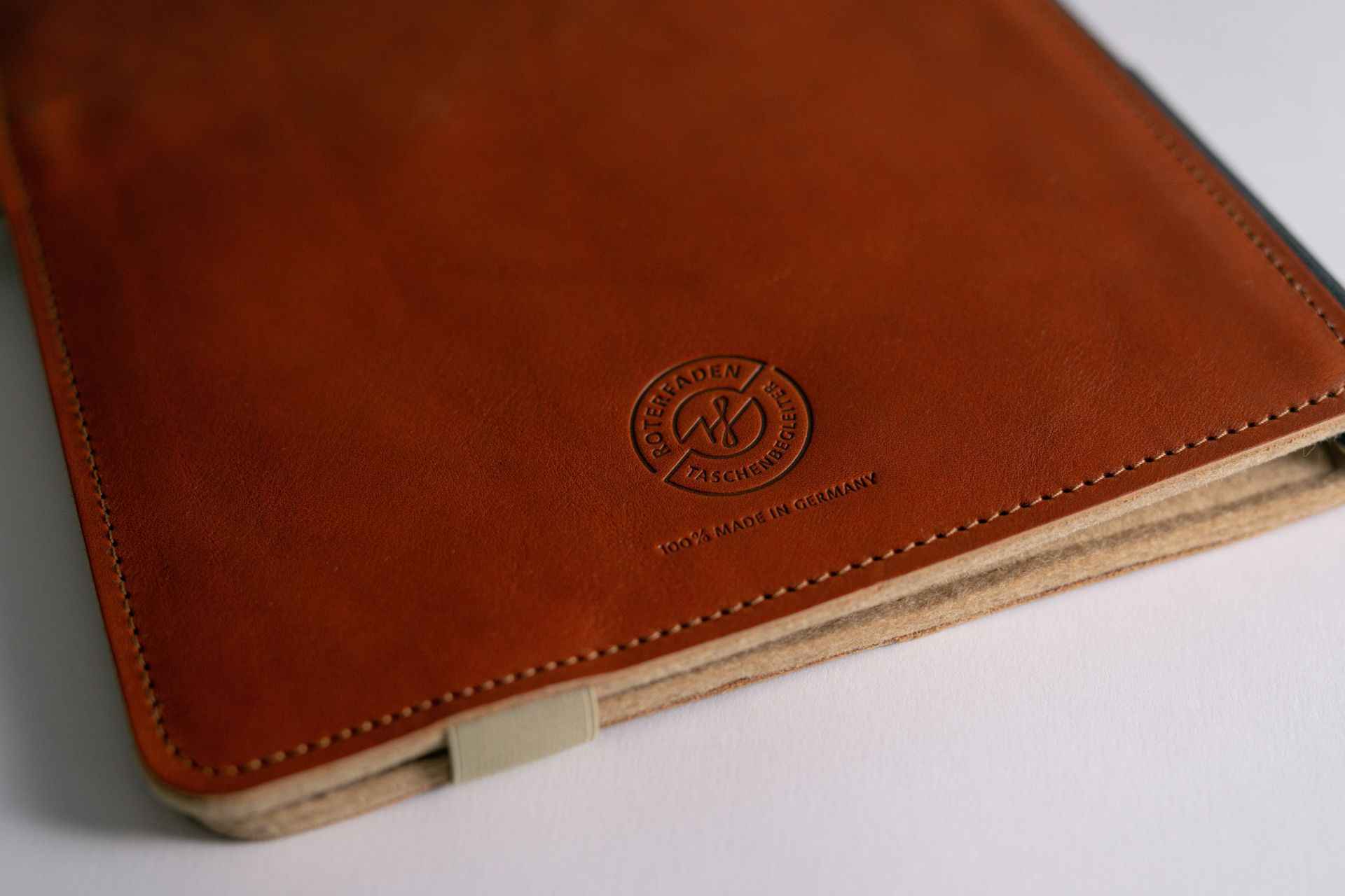 Roterfaden Taschenbegleiter – LTD_038 (Large)