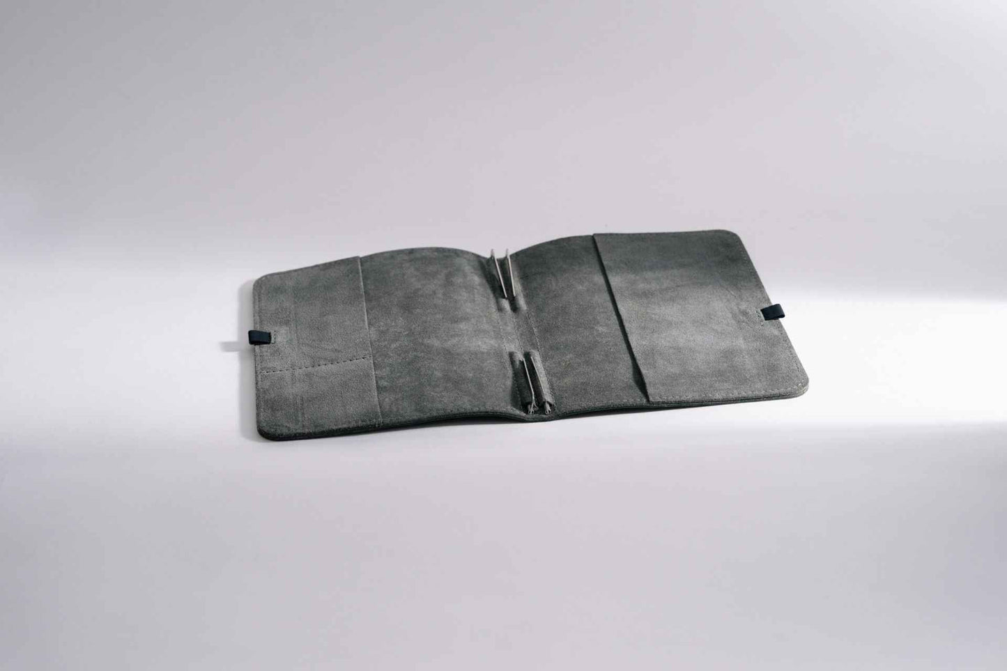 Roterfaden WK_12 Taschbegleiter — Smooth Leather (A6 & A5)
