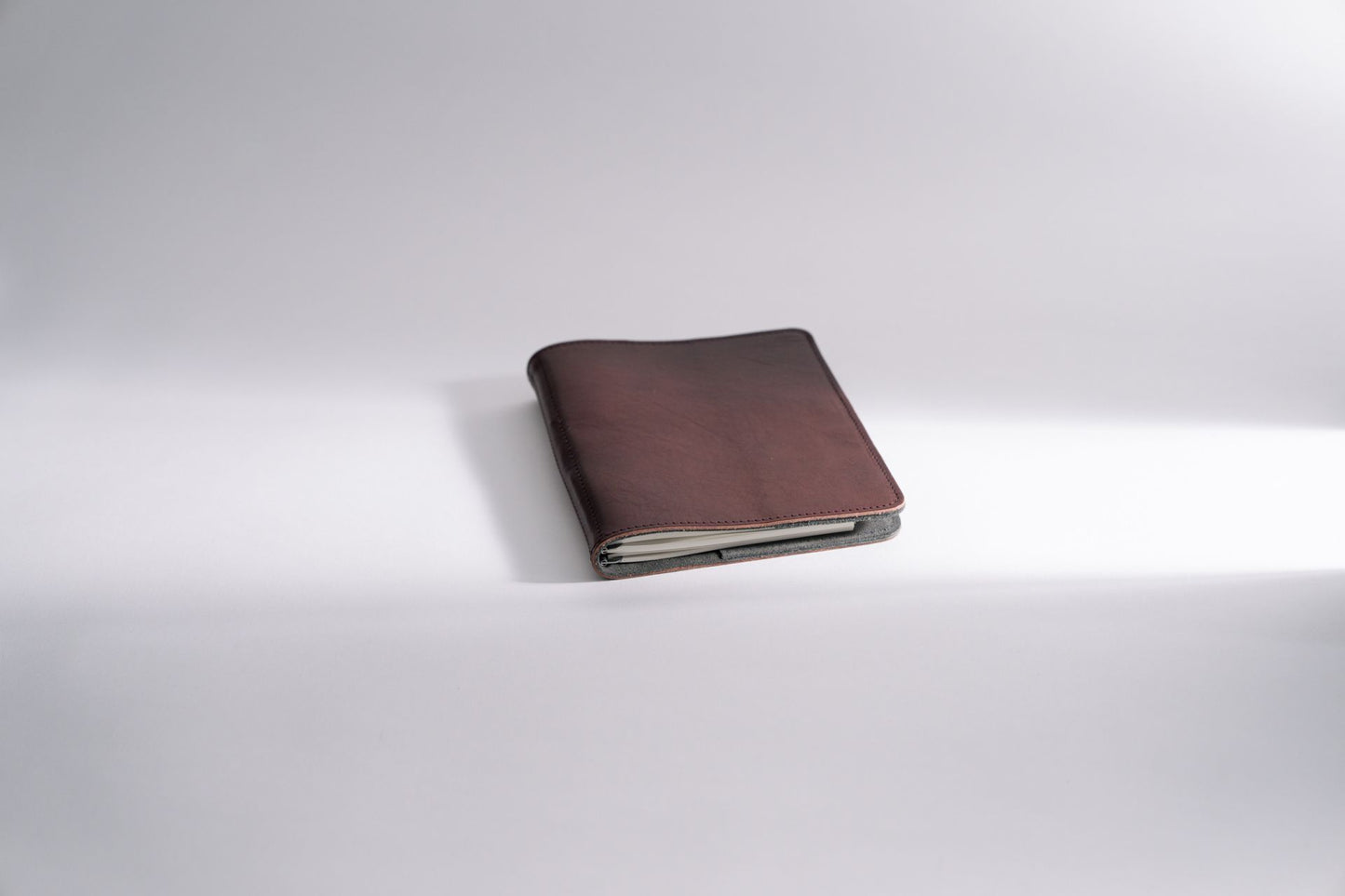 Roterfaden WK_12 Taschbegleiter — Smooth Leather (A6 & A5)
