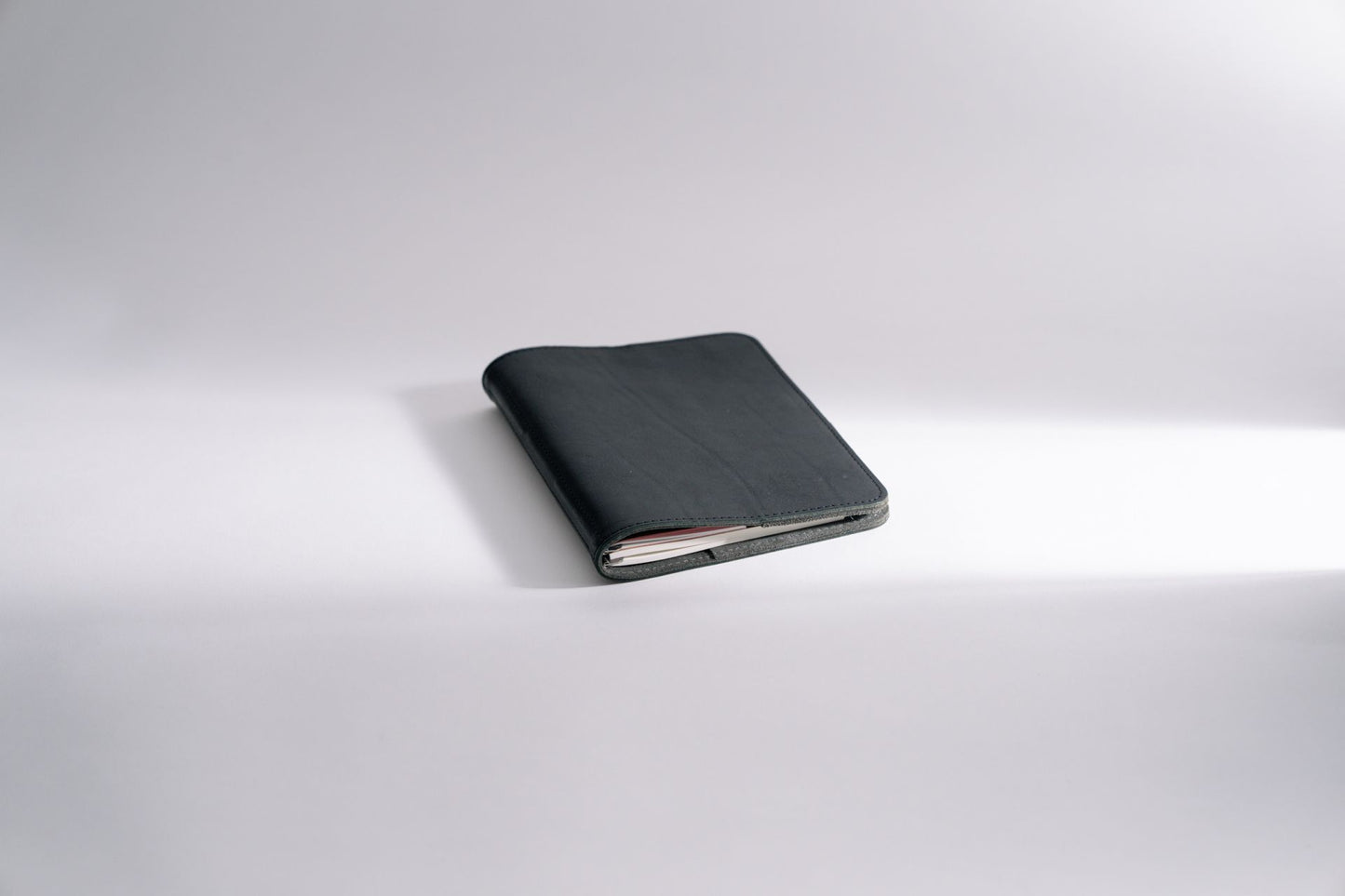 Roterfaden WK_12 Taschbegleiter — Smooth Leather (A6 & A5)