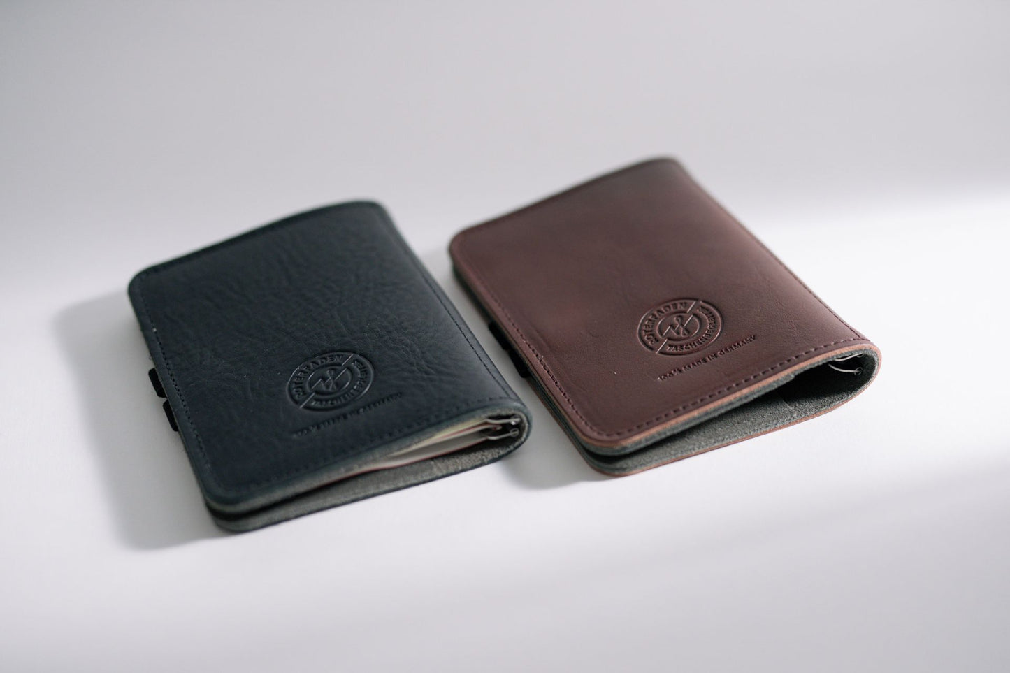 Roterfaden WK_12 Taschbegleiter — Smooth Leather (A6 & A5)