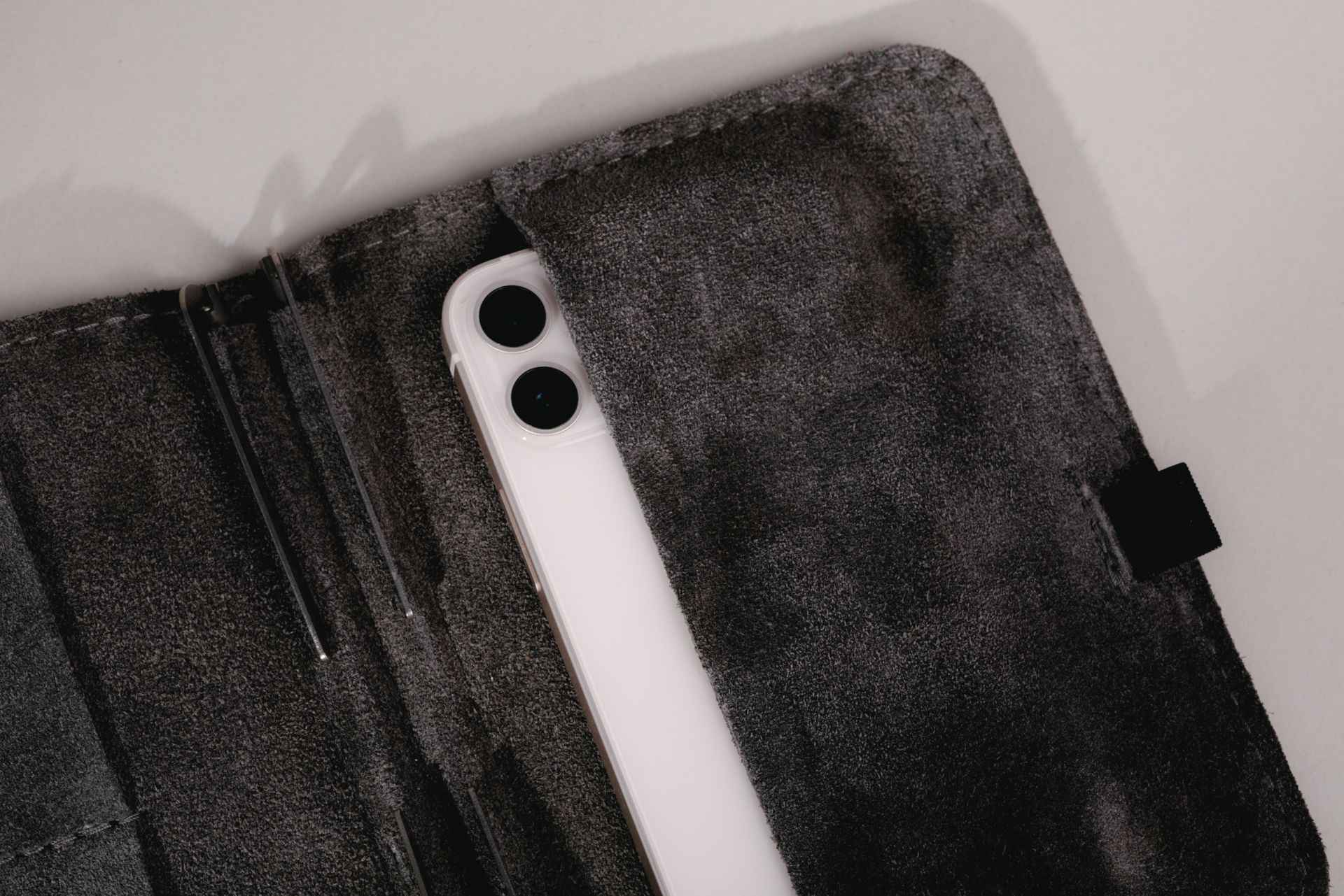 Roterfaden WK_12 Taschbegleiter — Smooth Leather (A6 & A5)