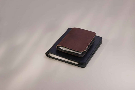 Roterfaden WK_12 Taschbegleiter — Smooth Leather (A6 & A5)